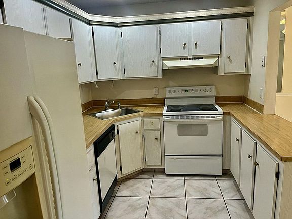 2nd image of 536 Shady Pine Way APT C2