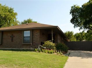 8261 Kender Ln, White Settlement, TX 76108