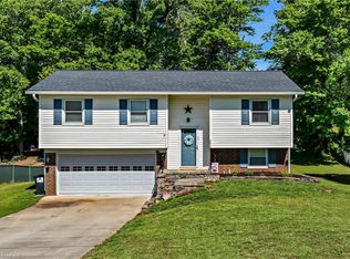 202 Queenland Ct, King, NC 27021
