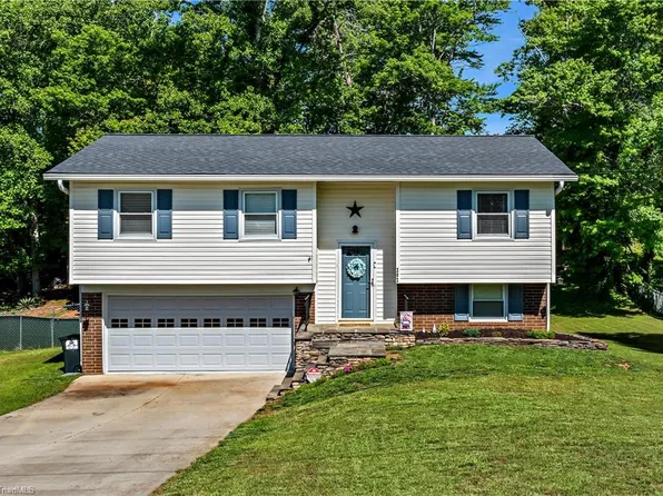 202 Queenland Ct, King, NC 27021