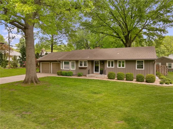 6525 Hodges Dr, Prairie Village, KS 66208