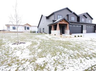 367 Ridge View Dr UNIT 16, Milton, WI 53563