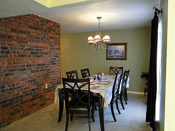 3rd image of 864 Cambridge Dr