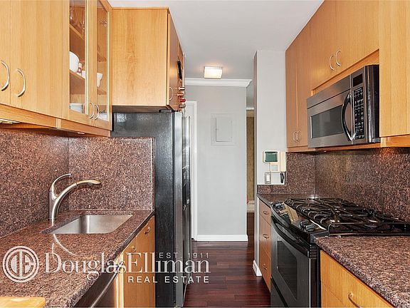 4th image of 415 E 37th St APT 29F