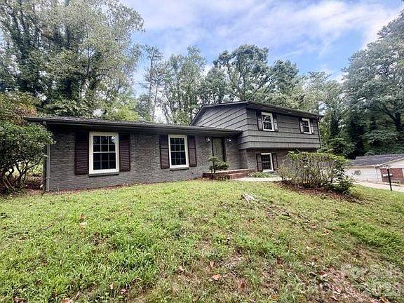 2nd image of 845 Cherokee Pl SW