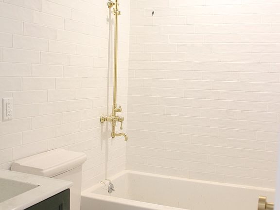 2nd image of 473 Park Pl #201