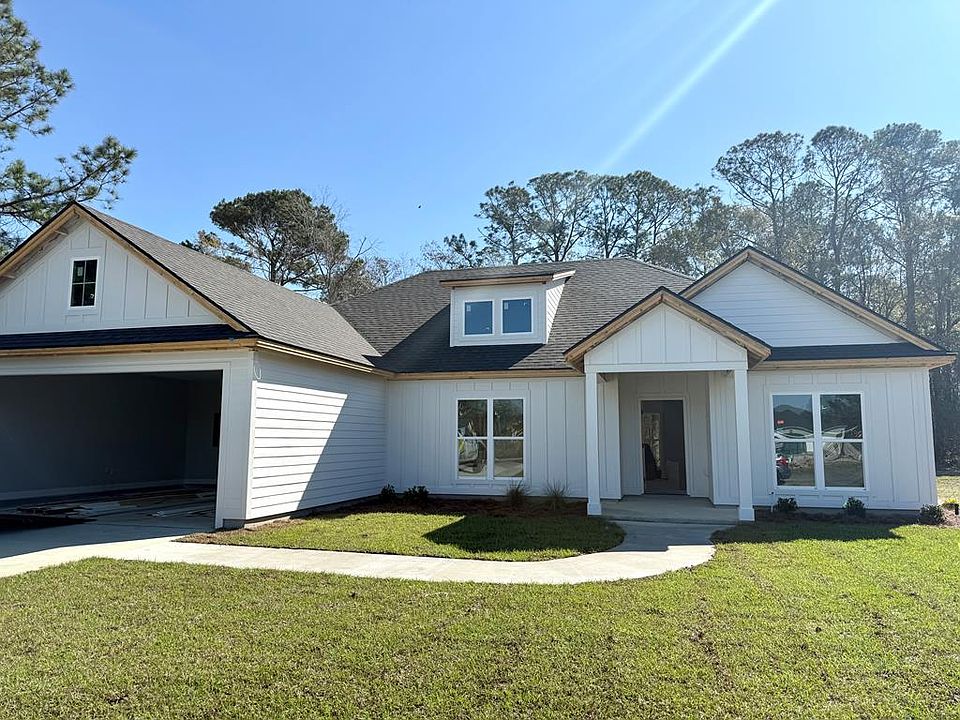 1st image of 2696 Woodland Dr