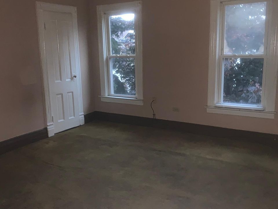 2nd image of 452 E 13th St