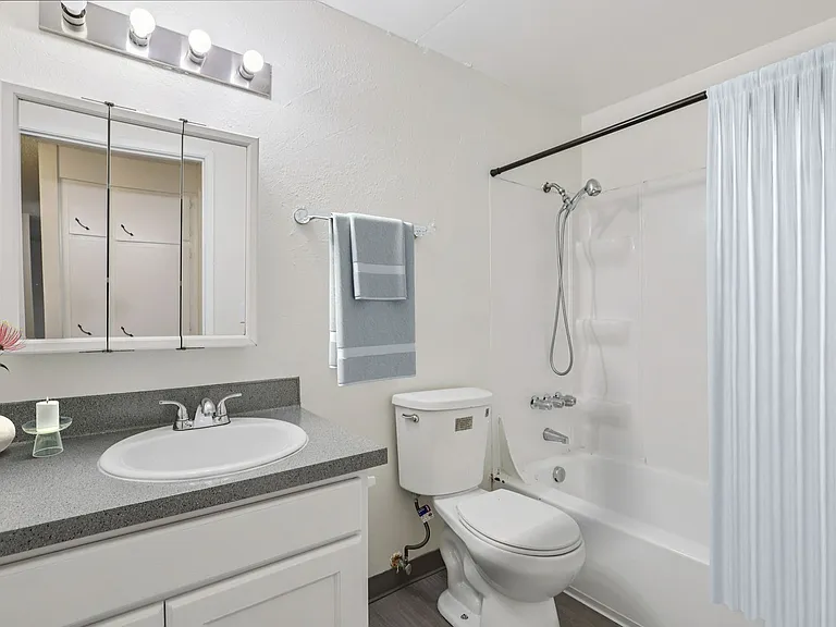 Cypress Crest Apartments — Photo 16