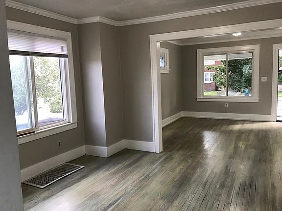 2nd image of 216 W Chesterfield Ave