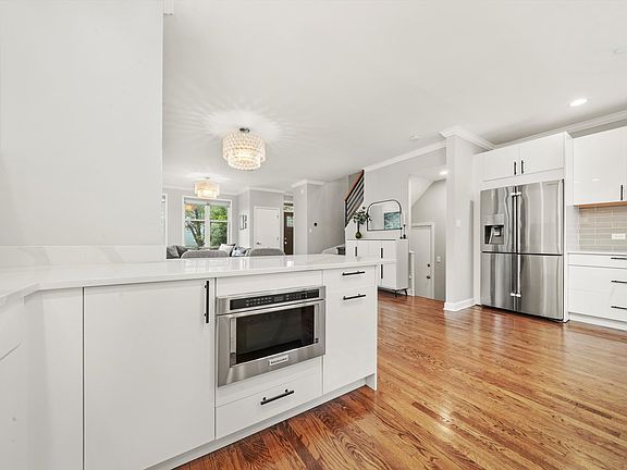 5th image of 2903 N Wolcott Ave Unit C
