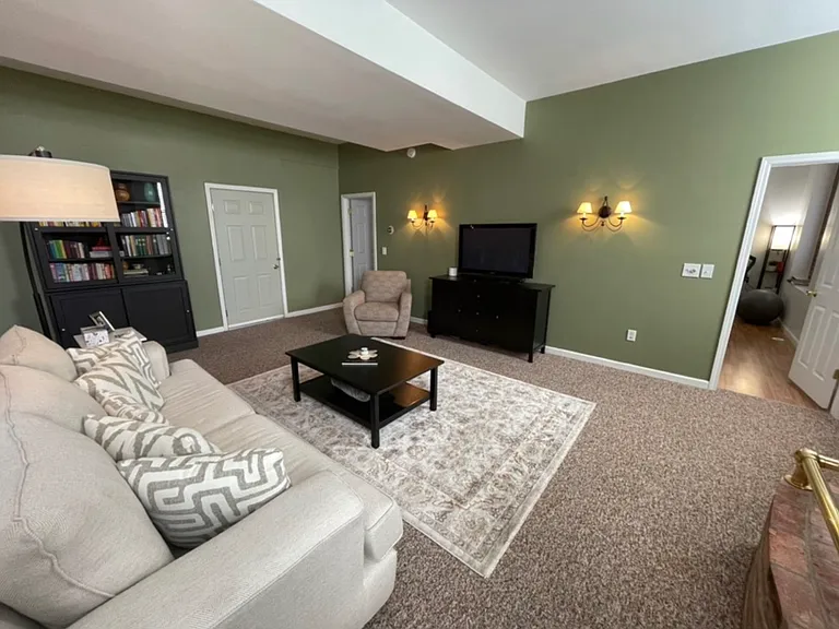 525 Maple Ave #7 — Photo 1