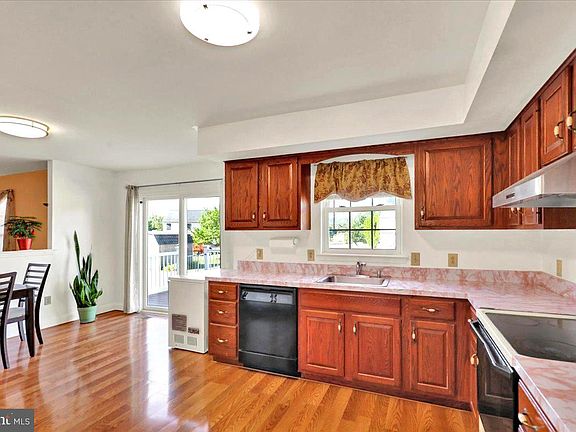 4th image of 209 Battenkill Dr