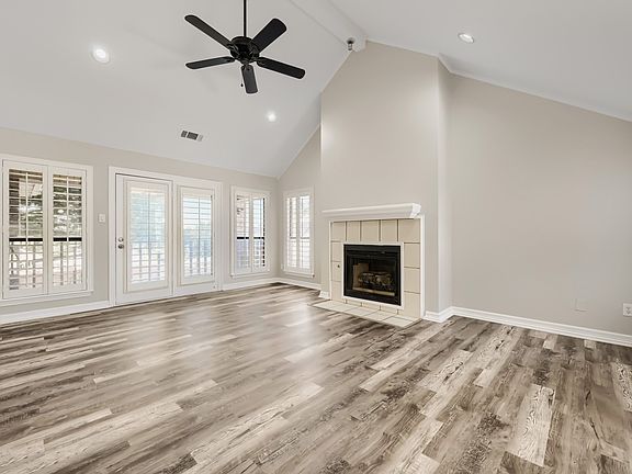 3rd image of 100 Coventry Ct