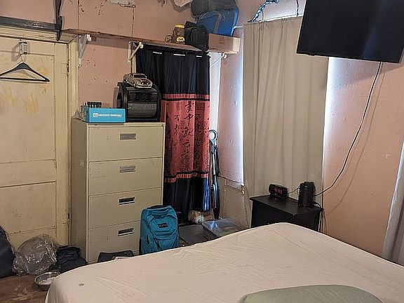 4th image of 306 Nika St