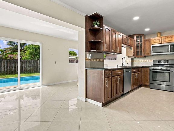 4th image of 7640 SUNSET STRIP