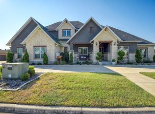 222 August Ave, Shiner, TX 77984