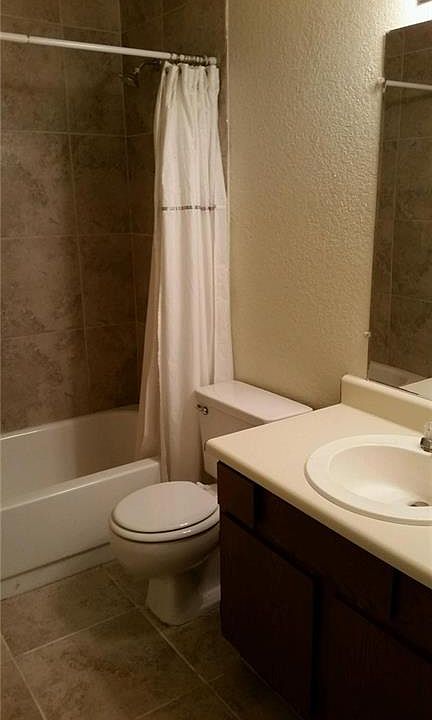 1st image of 724 Bluebonnet Dr APT B