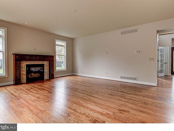 5th image of 106 Clermont Dr