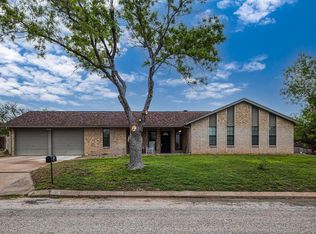 111 Meandering Way, Del Rio, TX 78840