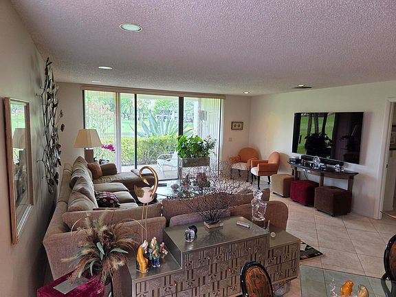 5th image of 61 EASTGATE Drive #A