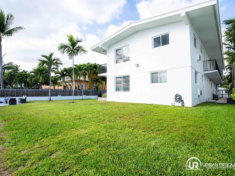 1750 S Treasure Dr #7 — Photo 8