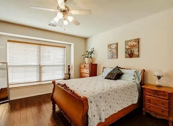 4th image of 3163 Guadaloupe