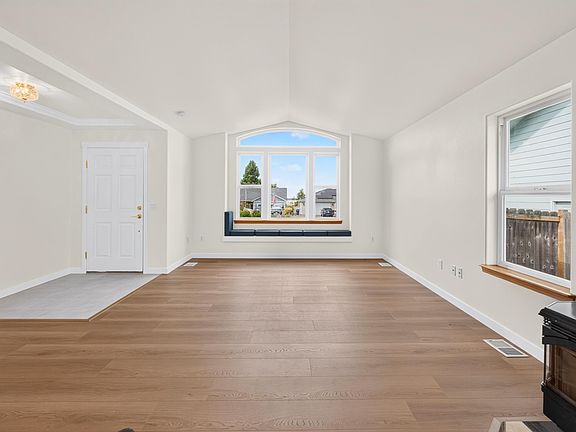 5th image of 637 Summer Breeze Ln