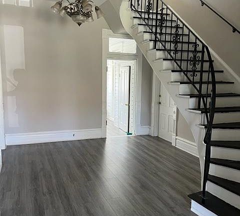 Beautiful entry/foyer