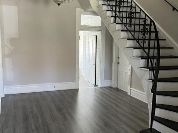 604 Mountain Ave SW #3