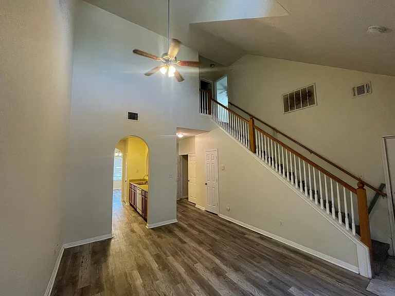 2023 Lisa Ln — Photo 2