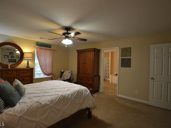 4th image of 77 Rock Hill Dr