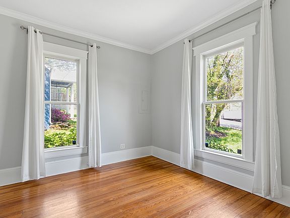 4th image of 1904 Long Ave