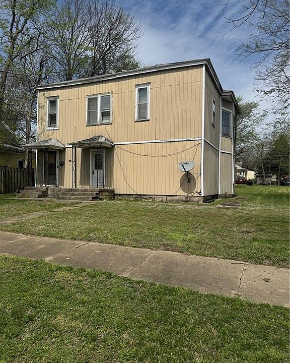 1st image of 121 W 7th Ave