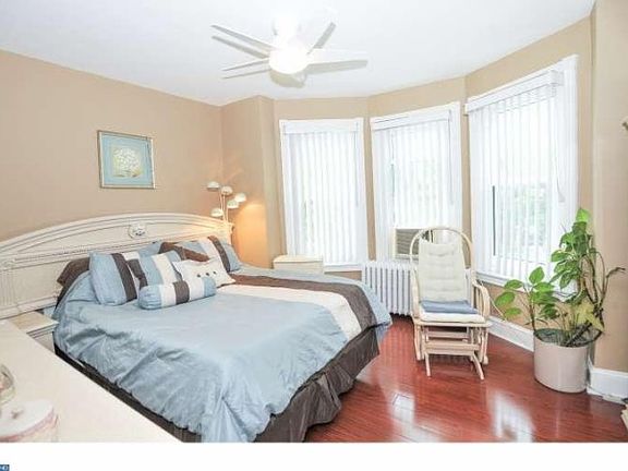 5th image of 4324 Comly St