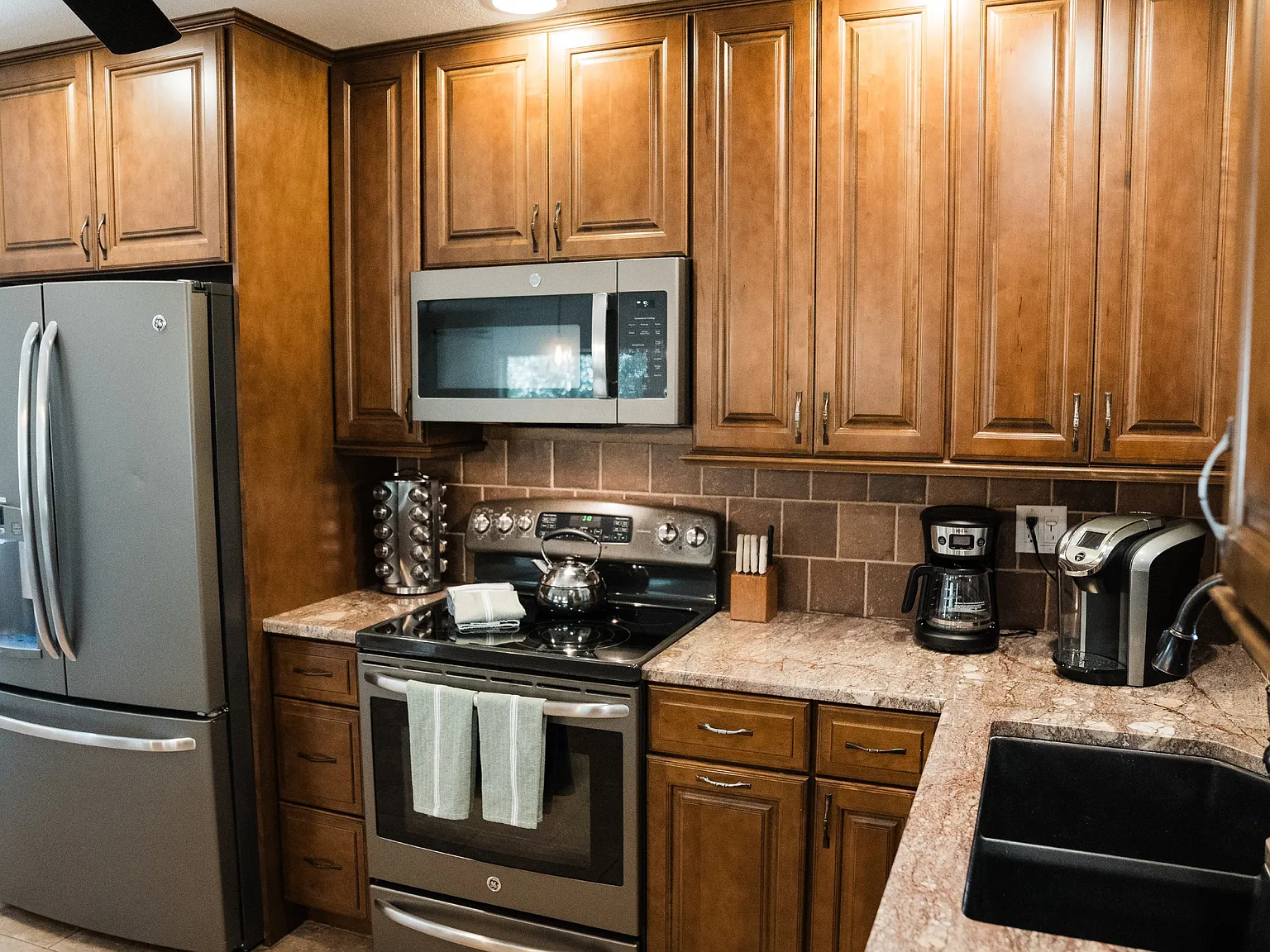 5 bed, 2290 sqft, $3,750 — Photo 4