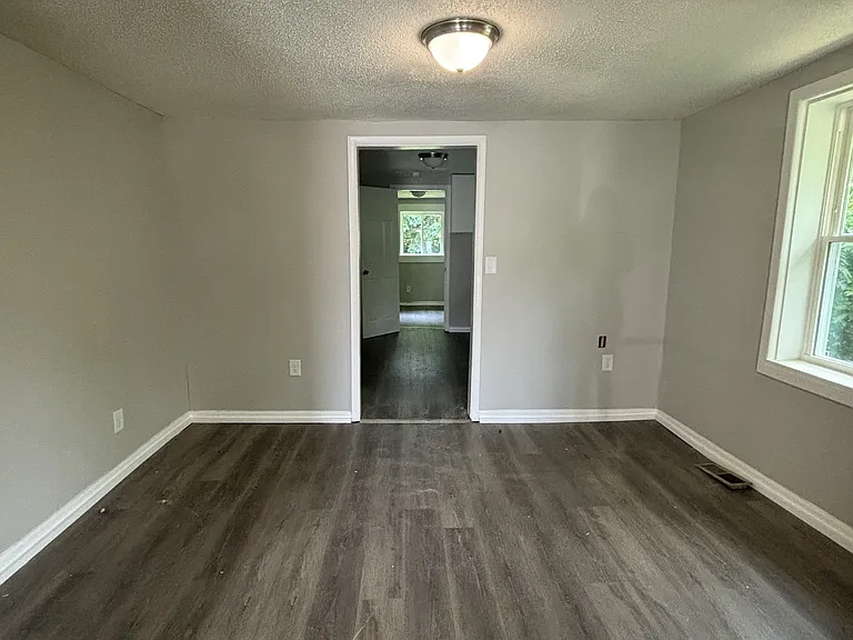 4009 Grasselli Ave SW — Photo 7