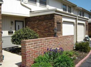 6818 Fenwyck Rd APT 11, Maumee, OH