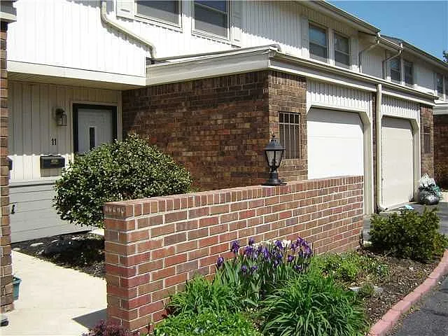 6818 Fenwyck Rd APT 11 photo 1