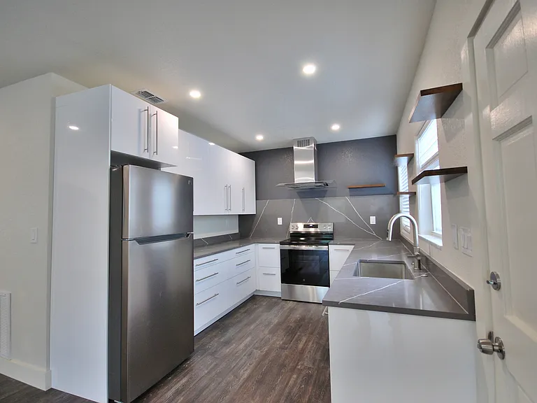 230 E Concord St — Photo 6