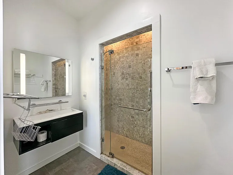2496 Gilmore — Photo 10