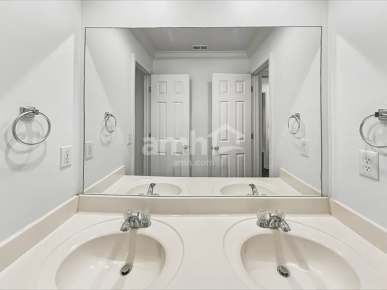 1296 Crown Ter — Photo 18