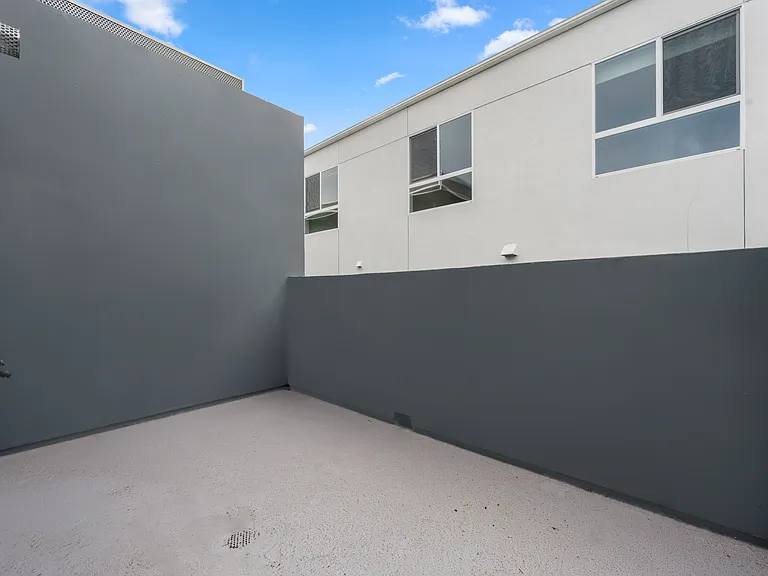 2131 S Beverly Glen — Photo 22