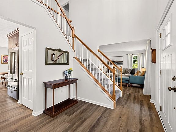 4th image of 12 Shady Pine Ln