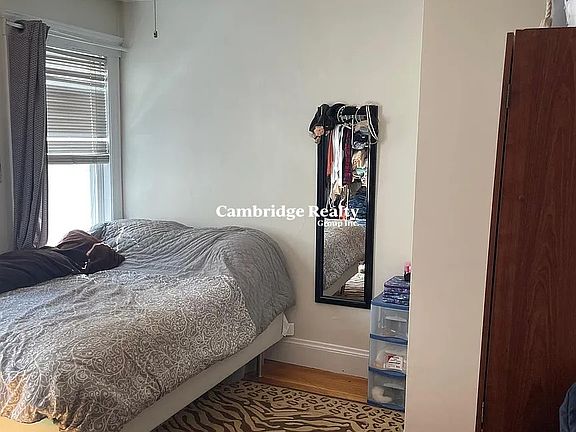 4th image of 27 Willard St #1