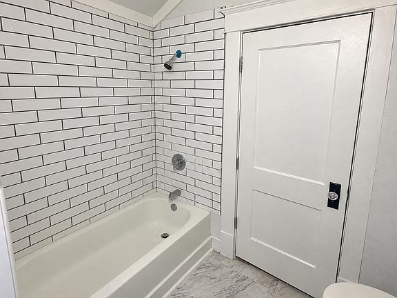 5th image of 1531 Netherwood Ave