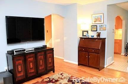 4th image of 808 N Kenwood Ave