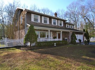 2 Cedar Ln, Eastport, NY 11960