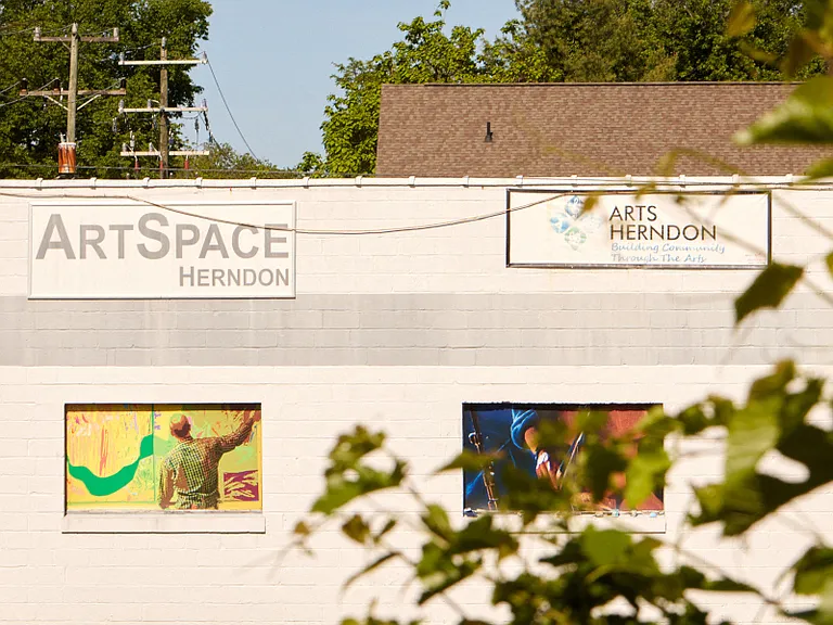 Based in the Arts District of Downtown Herndon, Arts Herndon celebrates the arts, music, theatre and performance events by local artists.