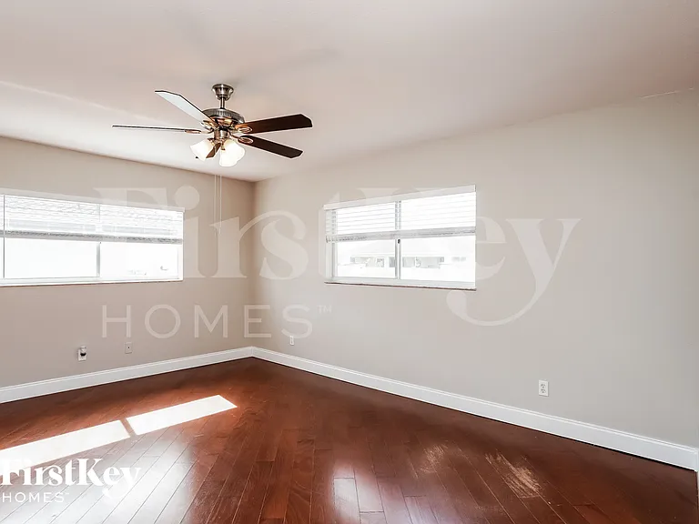 1722 NW 15th St — Photo 8